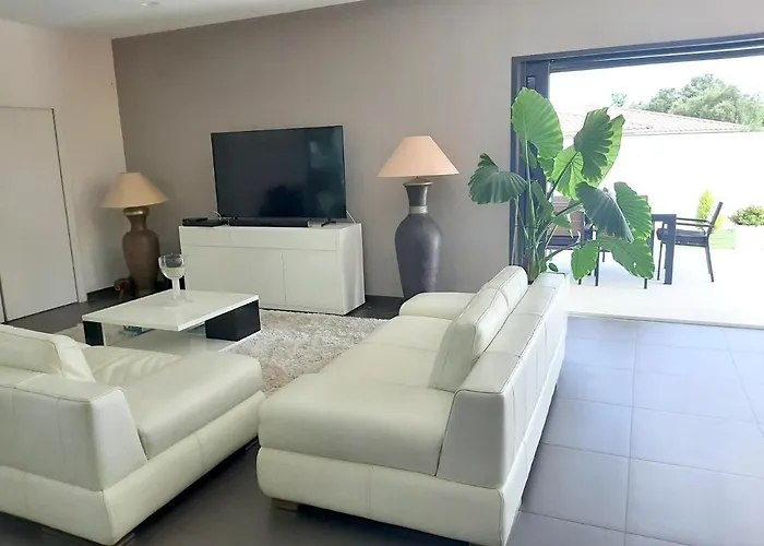 Elegante A Porto-vecchio Avec Piscine Privee * Порто-Веккьо